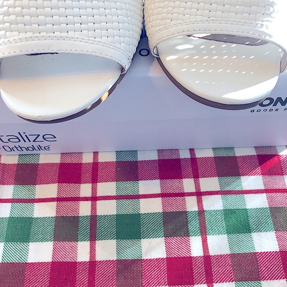 Sonoma White Heels - Picture 7 of 11